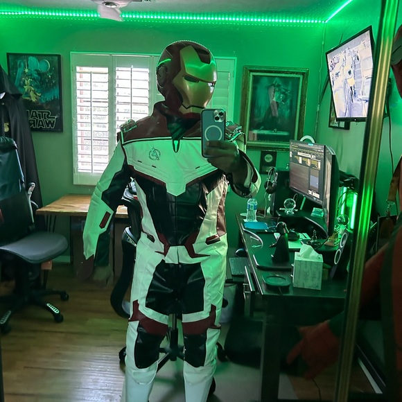 Avengers Endgame Quantum Costume - Picture 4 of 8
